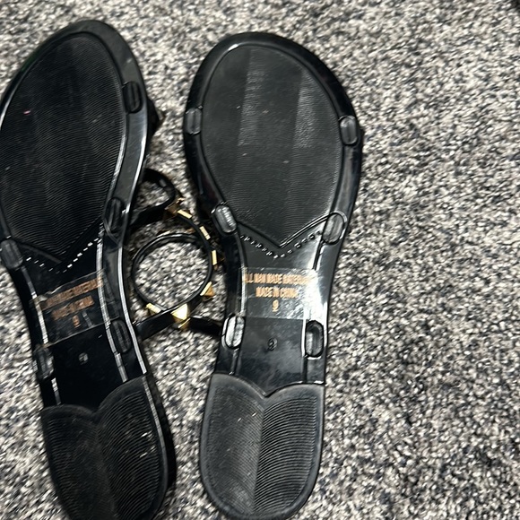 Black sandles - Picture 2 of 2